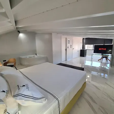 بيت ضيافة Ilia's Luxury - Adults Only