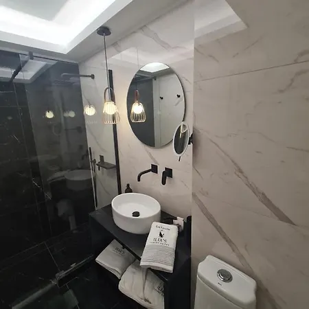 Ilia's Luxury - Adults Only