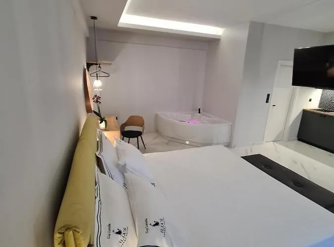 Ilia's Luxury - Adults Only 자일로카스트론