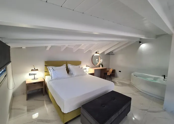 Ilia's Luxury - Adults Only